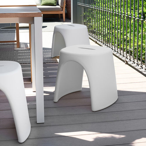 Sgabello contemporaneo - AMELIE - SLIDE - in polietilene / impilabile / contract