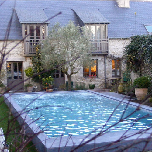 Piscina da esterno - LEQUERTIER BRETAGNE - PISCINES CARRE BLEU - seminterrata / in calcestruzzo