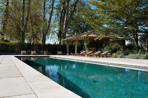 Piscina a straripamento - PISCINE GITE VERT D'EAU PERIGUEUX - PISCINES CARRE BLEU - corridoio di nuoto / da esterno / per hotel