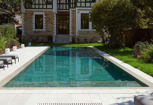 Piscina sistema completo - PIERRE DE BALI - PISCINES CARRE BLEU - a straripamento / da esterno / interrata