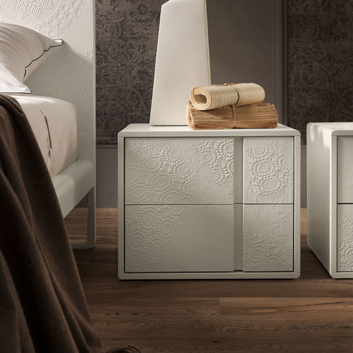 Comodino contemporaneo - MARTIN - Olivieri - impiallacciato in legno / in MDF laccato / con supporto in legno impiallacciato