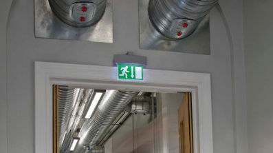 Illuminazione di emergenza sporgente - SEVEN - Thorlux Lighting / F.W. Thorpe PLC - rettangolare / LED / in acrilico