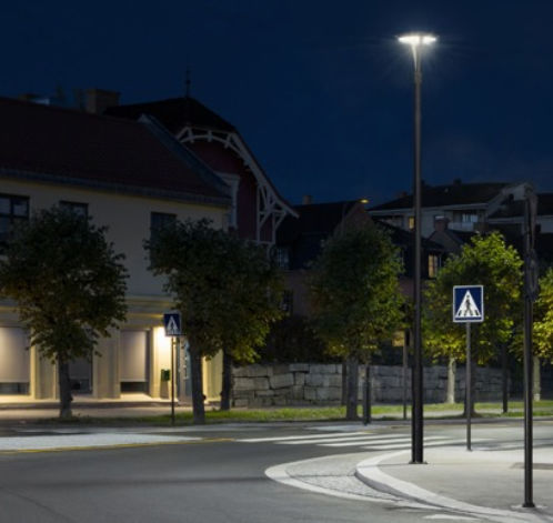 Lampione urbano - ARYA - AEC Illuminazione - contemporaneo / in ghisa di alluminio / con diffusore in vetro temprato