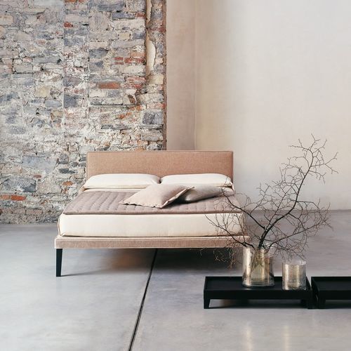 Letto matrimoniale - EBRIDI  - CASAMANIA HORM - singolo / contemporaneo / imbottito