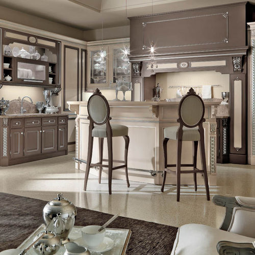 Cucina classica - BREAKFAST AT TIFFANY’S - MARTINI MOBILI - in legno laccato / con isola / con impugnature