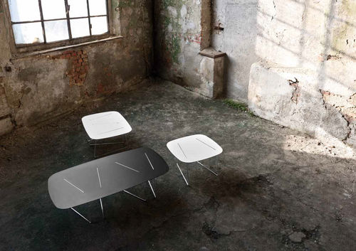 Tavolino basso contemporaneo - minottiitalia - in legno laccato / quadrato / per uso residenziale