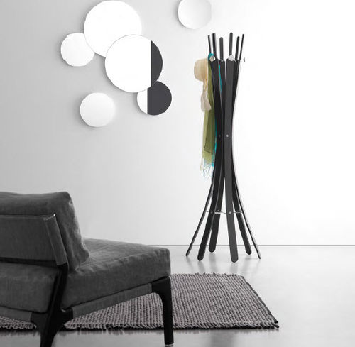 Appendiabiti da terra - ISAK - Flai - design originale / in legno