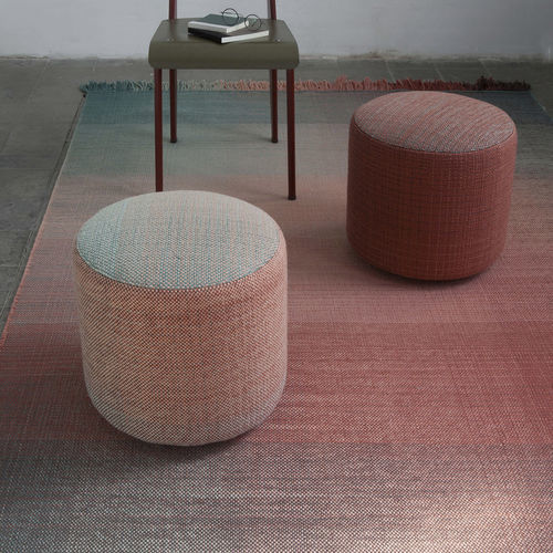Pouf contemporaneo - Shade - nanimarquina - in lana della Nuova Zelanda / tondo / blu