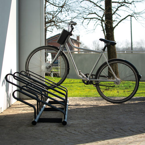 Rastrelliera per biciclette a pavimento - FERRARA - CITY DESIGN - con sistema di sicurezza / a due livelli / orizzontale