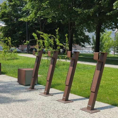 Rastrelliera per biciclette a pavimento - FOXHOUND - CITY DESIGN - con sistema di sicurezza / verticale / da esterno