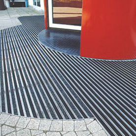 Tappeto d'ingresso contract - TOP CLEAN TREND® - GRIDIRON S.P.A. - Unipersonale - per uso residenziale / in tessuto / antisporco