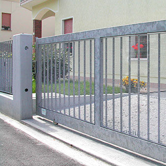 Cancello scorrevole - GRIDIRON S.P.A. - Unipersonale - in metallo / a sbarre / a pannello