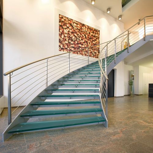 Scala curva - B 410 - METALL CONCEPT - con gradini in vetro / con struttura in metallo / professionale