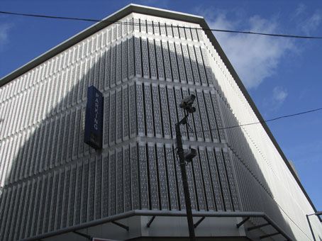 Rivestimento di facciata in pannelli - GRAEPEL ITALIANA - in lamiera / perforato