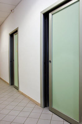 Porta da interno - GES GROUP - in alluminio / in laminato / scorrevole