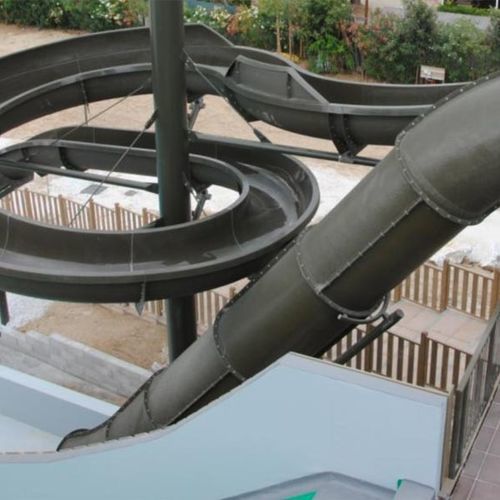 Scivolo girevole - BLACK CANNON - TECNOPISCINE INTERNATIONAL - per parco acquatico / tubolare / in polietilene