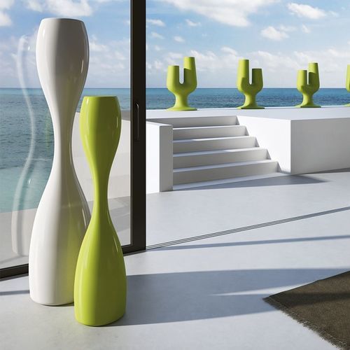 Vaso contemporaneo - MOAI - PLUSt COLLECTION - in polietilene / di Luca Nichetto / contract
