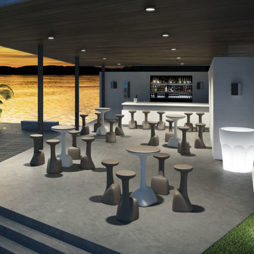 Sgabello da bar design originale - ARMILLARIA - PLUSt COLLECTION - in polietilene / con base in polietilene / con base centrale