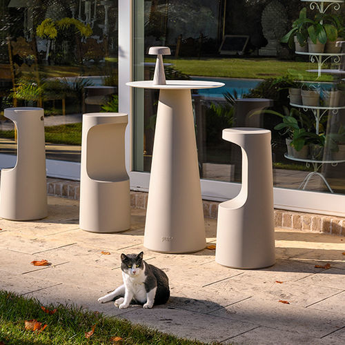 Sgabello da bar contemporaneo - FURA - PLUSt COLLECTION - in polietilene / con base in polietilene / con base centrale