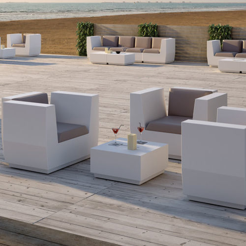 Tavolino basso contemporaneo - big cut - PLUSt COLLECTION - in polietilene / con base in polietilene / quadrato