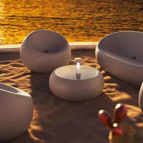 Tavolino basso contemporaneo - boom - PLUSt COLLECTION - in vetro / con base in polietilene / rotondo