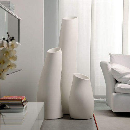 Vaso contemporaneo - MADAME - PLUSt COLLECTION - in polietilene / contract / bianco