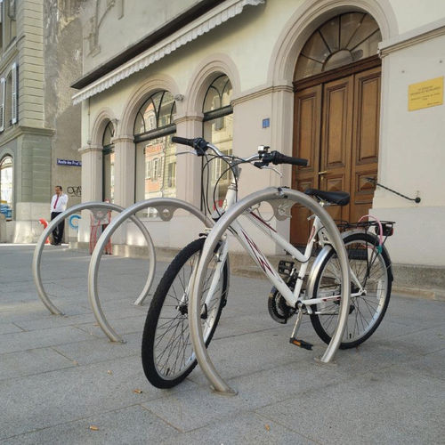 Rastrelliera per biciclette a pavimento - CIRCLE - METALCO - per spazi pubblici / per zone urbane / per parcheggio