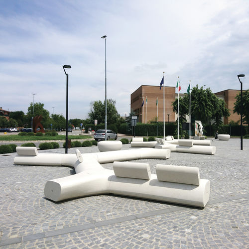 Panca per spazi pubblici contemporanea - TREE LINE - METALCO - in pietra ricostituita / con schienale / senza schienale