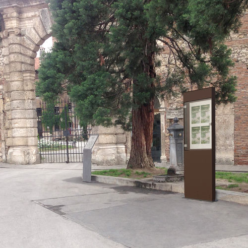 Totem pubblicitario - MESSAGE - LAB23 - per spazio pubblico