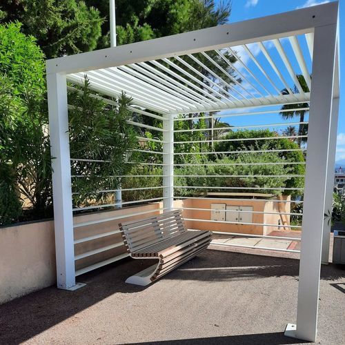 Pergola autoportante - HELIO - LAB23 - in acciaio / a lamelle frangisole / con copertura in alluminio