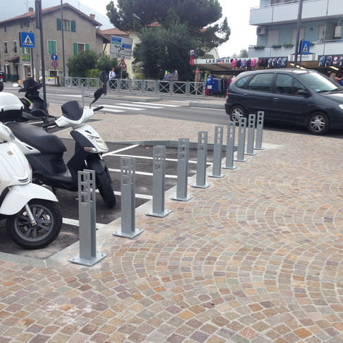 Rastrelliera per biciclette a pavimento - FILM - LAB23 - design originale / per spazi pubblici / in acciaio galvanizzato