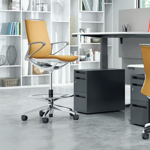 Sgabello operativo contemporaneo - PLIMODE - Okamura - in tessuto / in pelle / con supporto in metallo