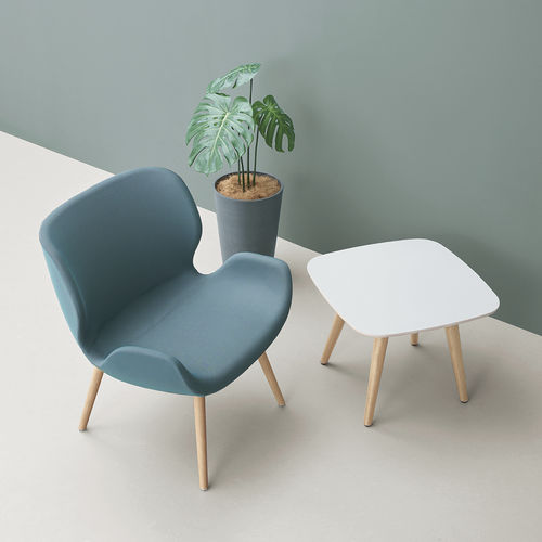 Sedia visitatore contemporanea - PHLOX - Okamura - da interno / in tessuto / con supporto in legno