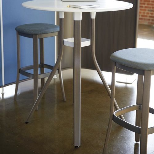 Sgabello operativo in plastica - ZONES  - Teknion - con supporto in legno / nero