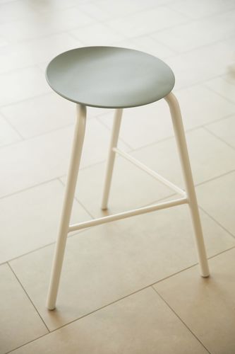 Sgabello contemporaneo - ROUTES - Teknion - in plastica / con supporto in acciaio verniciato a polvere / con 3 piedi