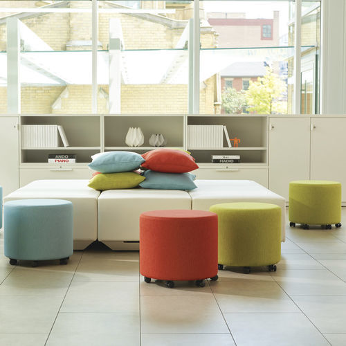 Ottomana contemporanea - COLLABORATIVE - Teknion - in tessuto / imbottita / da interno
