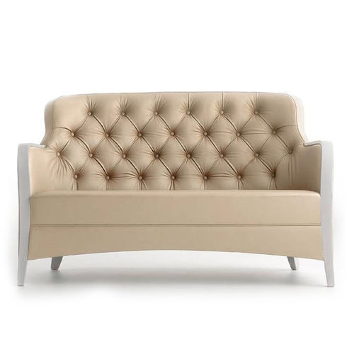 Divano classico - EUFORIA 00152K - Montbel - in tessuto / in pelle / con braccioli