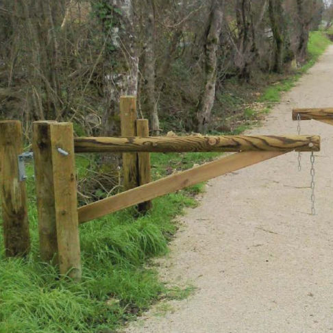 Barriera di controllo accessi - 1 CONTRE-APPUI - Rondino - pivotante / in pino / per spazio pubblico