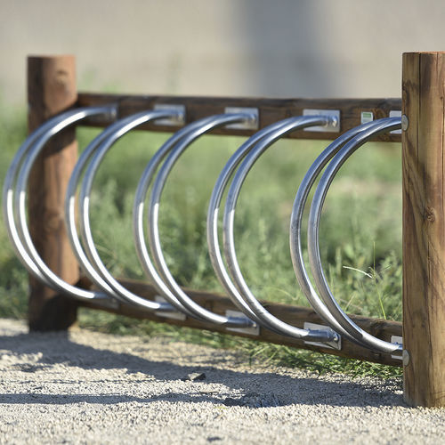 Rastrelliera per biciclette a pavimento - 630 006-181 - Rondino - per spazi pubblici / in acciaio / in legno