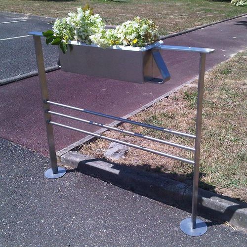 Barriera di protezione - ALIZÉ - FRANCE INOX INDUSTRIE - fissa / in acciaio inossidabile / per spazio pubblico