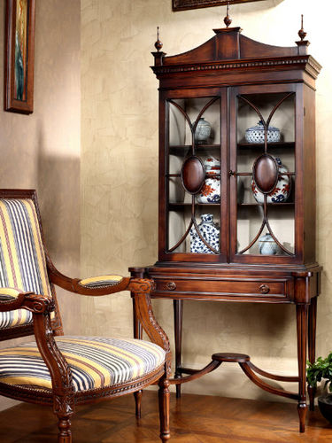 Vetrina in stile - 77Z - Al Cazar Fine Woods - con piedi alti / in legno