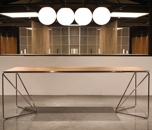 Tavolo contemporaneo - ABSOLUTE - B&T Design - impiallacciato in legno / con supporto in metallo / rettangolare