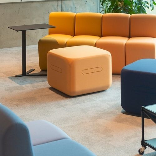 Pouf contemporaneo - BOBBAN - Blå Station - in tessuto / in pelle / quadrato