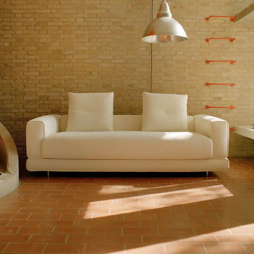 Divano contemporaneo - Tip-Tap - Campeggi - in tessuto / con braccioli / con rivestimento rimovibile