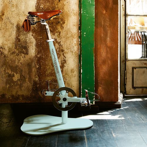 Sgabello da bar design originale - DAYBYDAY : PEDALÒ - Colico - con supporto in acciaio verniciato / con poggiapiedi / ad altezza regolabile