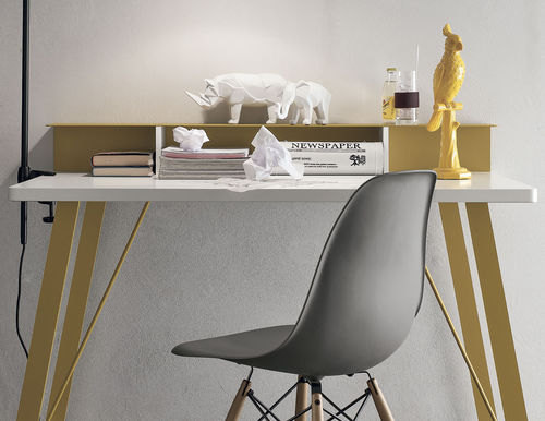 Scrivania da terra - TOMASELLA INDUSTRIA MOBILI - contemporanea / in legno laccato / dritta