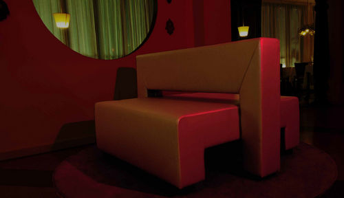 Divanetto da bar contemporaneo - CELIA-TITO - Domingolotti - in pelle / per uso contract / con schienale