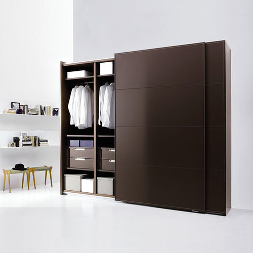 Armadio contemporaneo - ARKON - Emmebi Industria Mobili - in legno laccato / in noce / in pelle