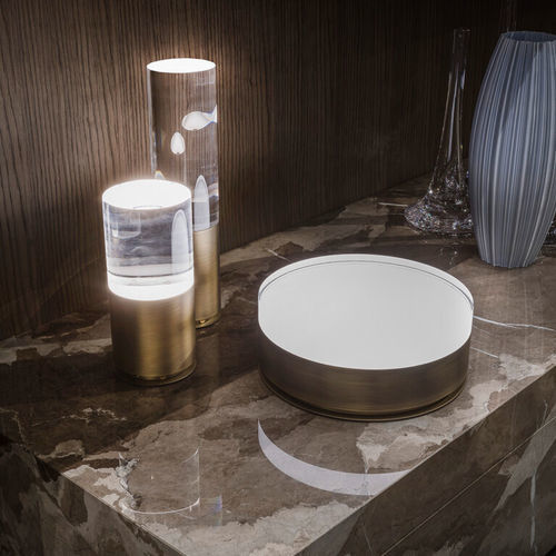 Lampada da tavolo - CYLENCE - Emmemobili - in ottone / in Plexiglas® / contemporanea