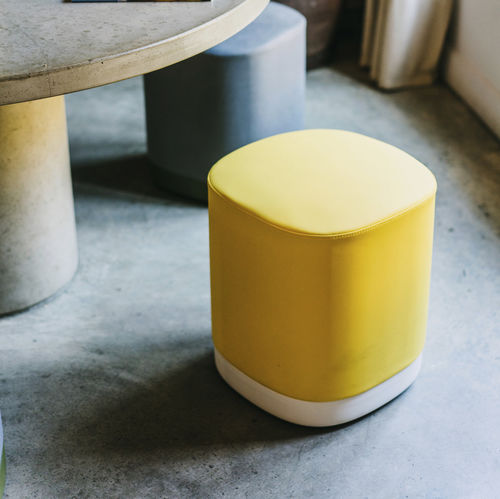 Pouf contemporaneo - PUCK  - Enea - in tessuto / in alluminio / quadrato